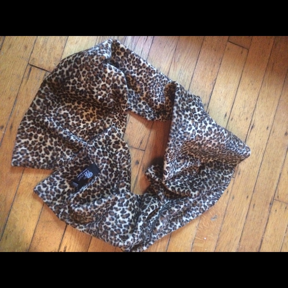 Scarf and gloves